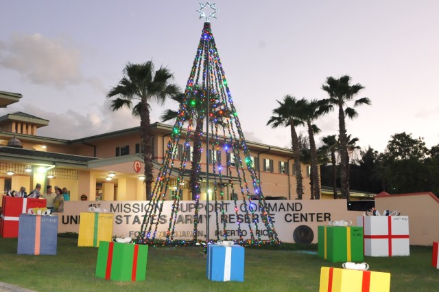Deployed troops kept in mind during 1st MSC's Holiday event