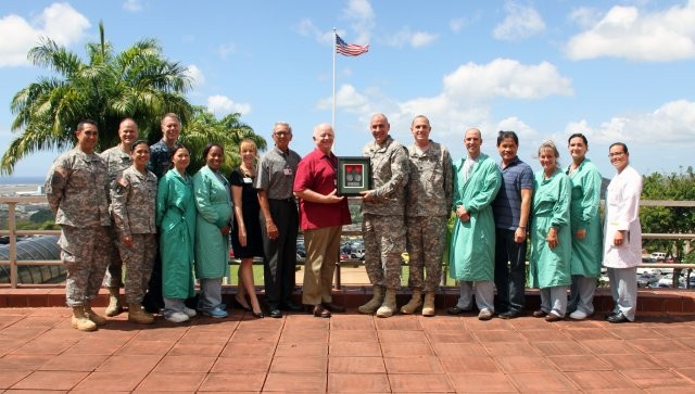 Legacy of Life staff present Health and Human Services Medal of Honor award to Tripler