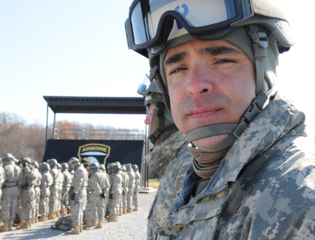First Army Recruiter Graduates From Air Assault School
