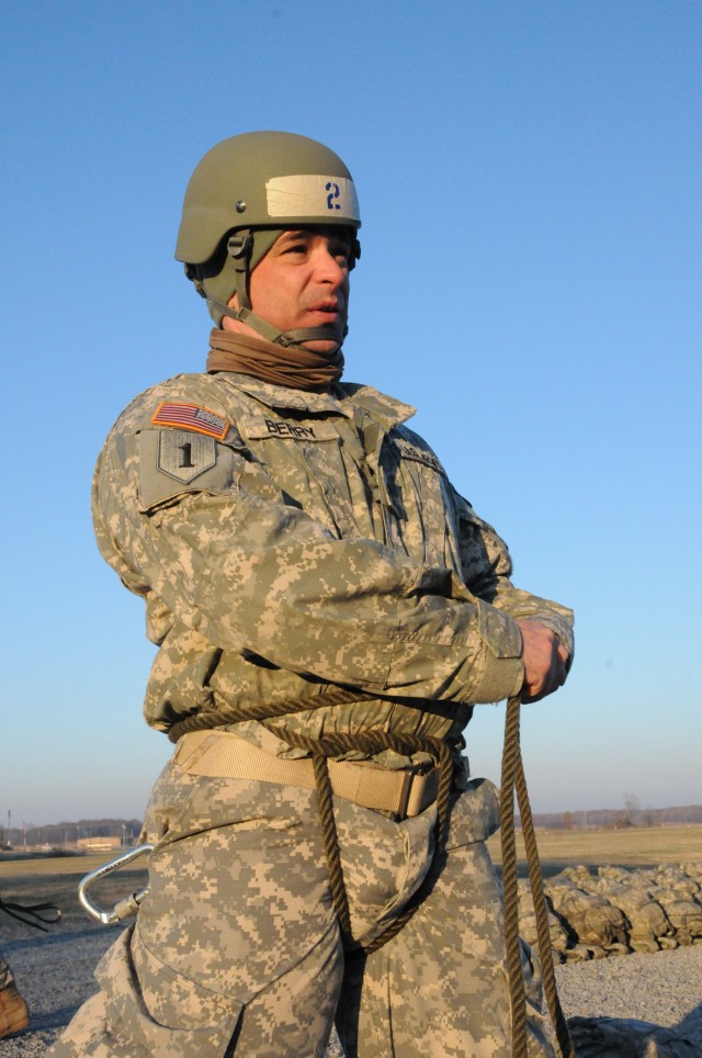 First Army Recruiter Graduates From Air Assault School