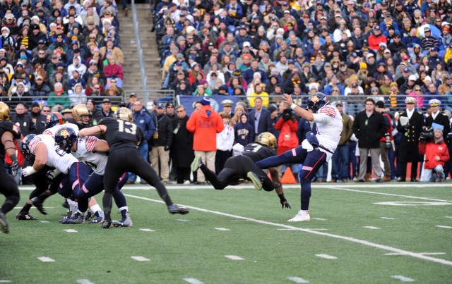 Army blocks punt