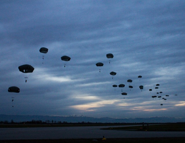 173rd Airborne conducts airfield seizure in Rivolto