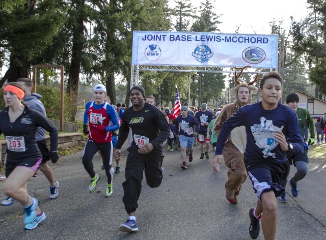 JBLM families jump into the first Polar Skip & Dip Race