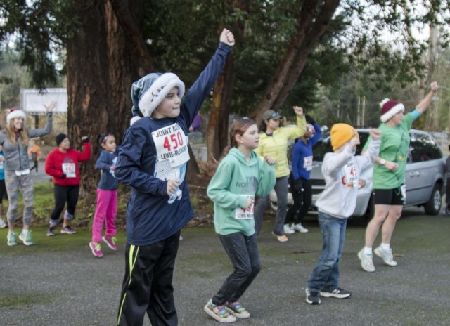 JBLM families jump into the first Polar Skip & Dip Race
