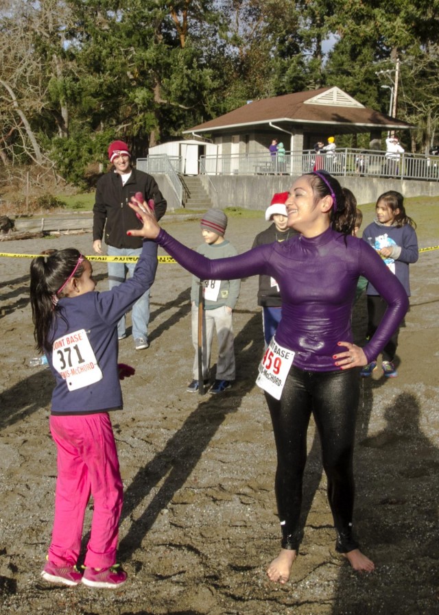 JBLM families jump into the first Polar Skip & Dip Race