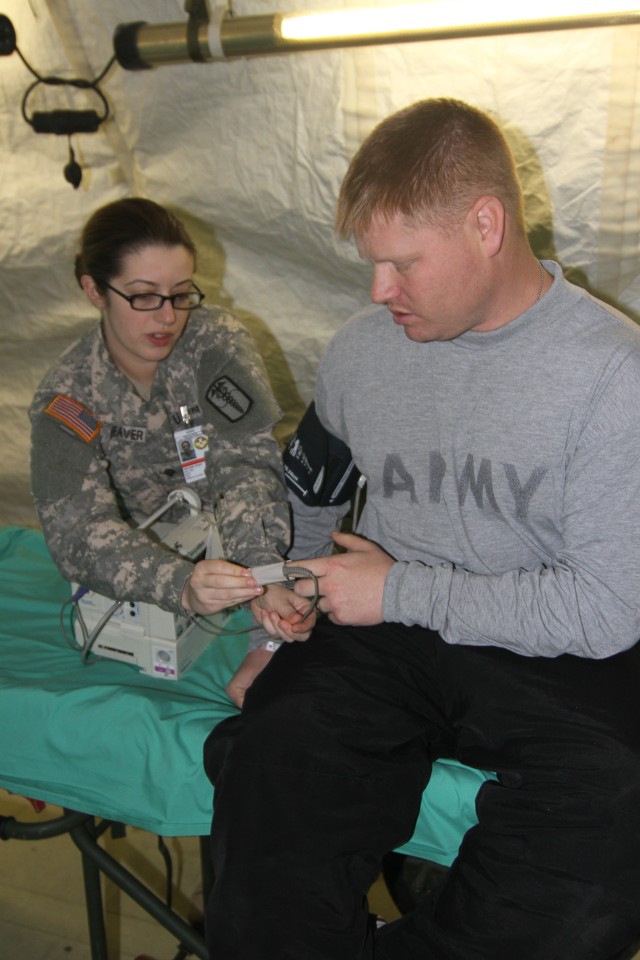 121 Combat Support Hospital Soldiers Perform Field Emergency Room Training