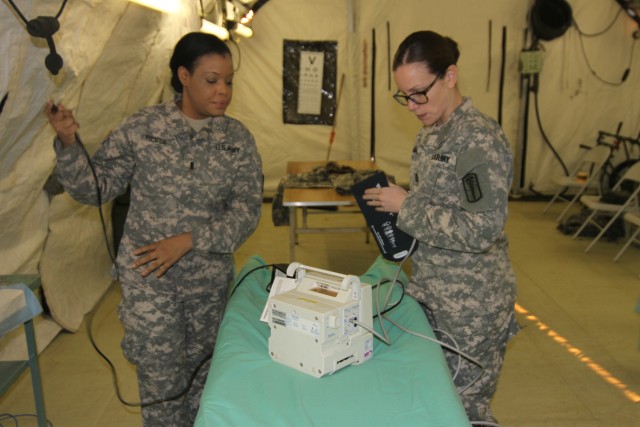 121 Combat Support Hospital Soldiers Perform Field Emergency Room Training