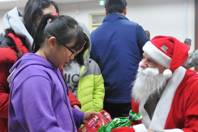 Santas surprise, celebrate Christmas with local kids