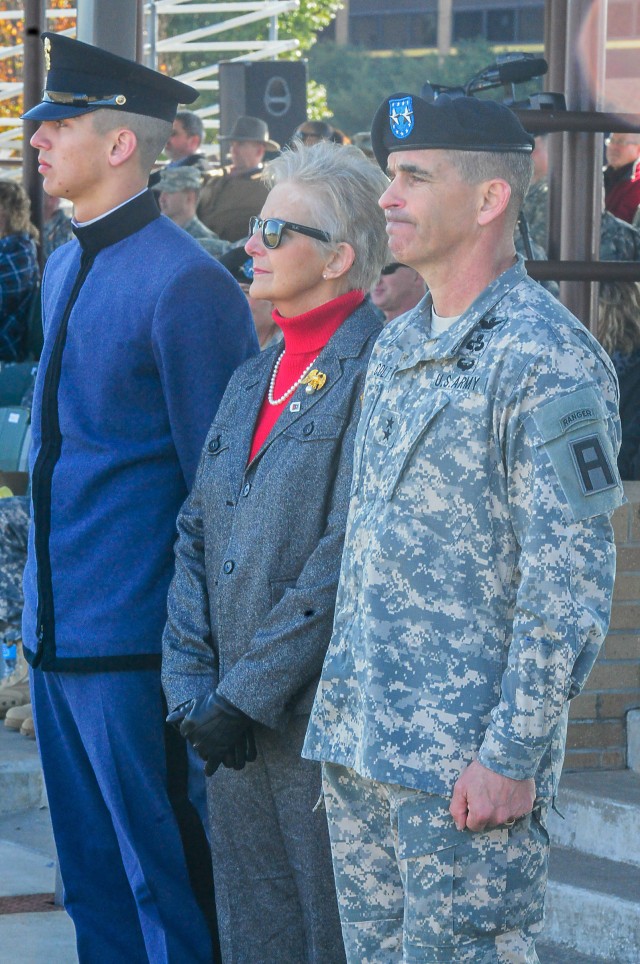 Division West welcomes seventh commanding general