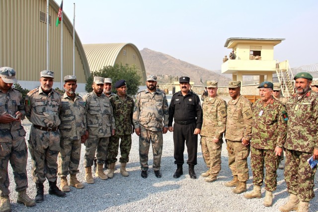 Troops advise Afghans on Pakistan military border coordination