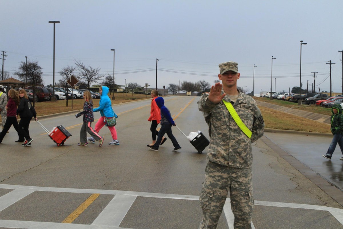 Students, teachers deliver cheer to Fort Hood artillery regiment