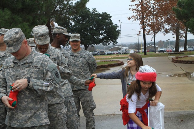 Students, teachers deliver cheer to Fort Hood artillery regiment