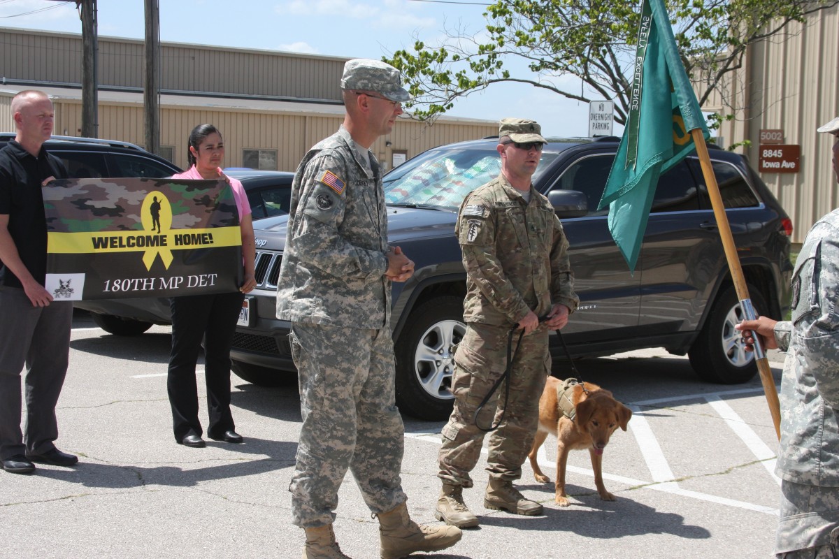4th MEB military working dog handler receives Bronze Star Article