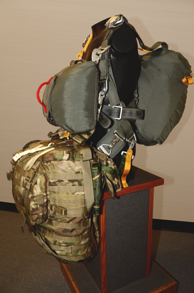 Natick designs new rucksack for paratroopers