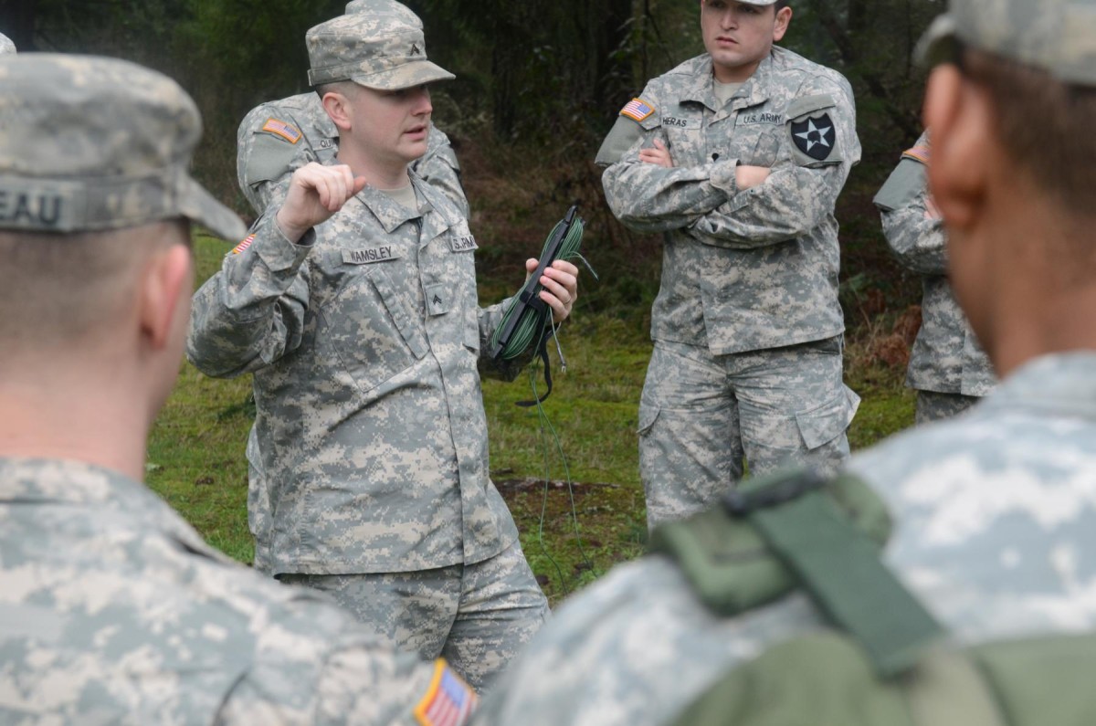 Commo training keeps Soldiers in the loop Article The United States