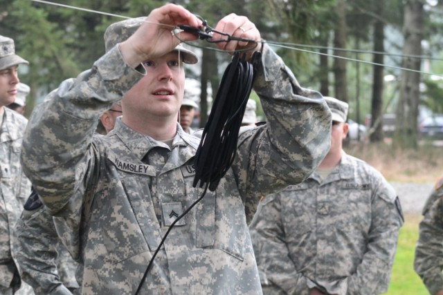 Commo training keeps Soldiers in the loop