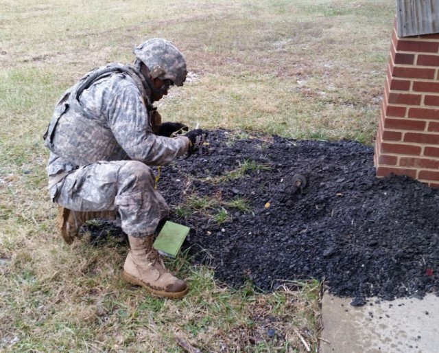 Army bomb squad disposes of Georgetown cannon ball