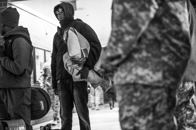 I hear you calling: US Soldiers serve Chicago youths