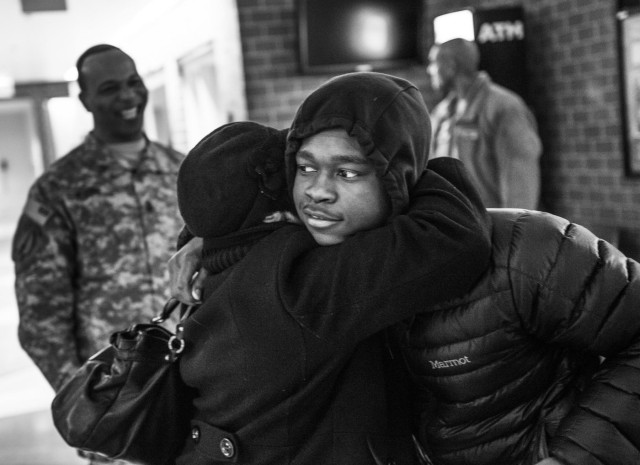 I hear you calling: US Soldiers serve Chicago youths