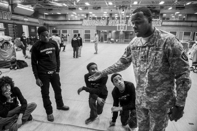 I hear you calling: US Soldiers serve Chicago youths