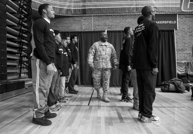 I hear you calling: US Soldiers serve Chicago youths