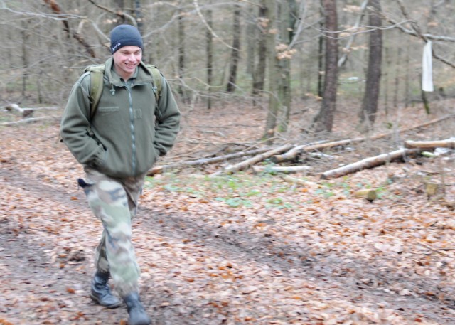 French army cadet learns the ropes from 212th CSH junior officers