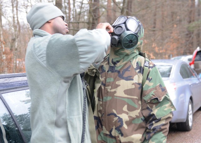 French army cadet learns the ropes from 212th CSH junior officers