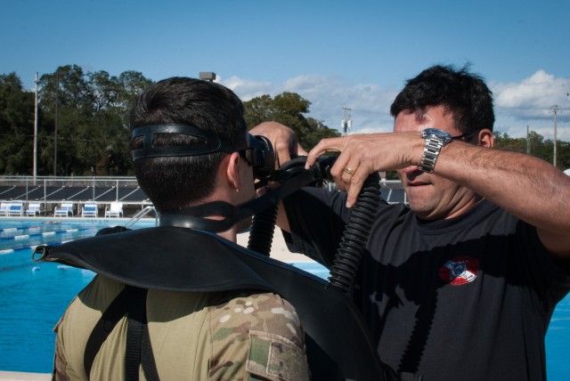 Special Forces Soldiers Conduct Scuba Re-certification