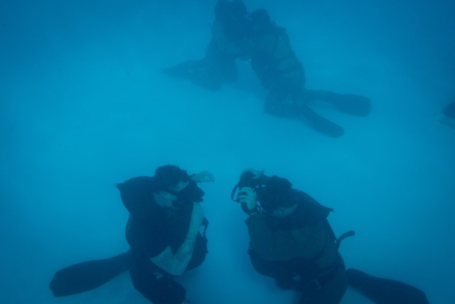 Special Forces Soldiers Conduct Scuba Re-certification