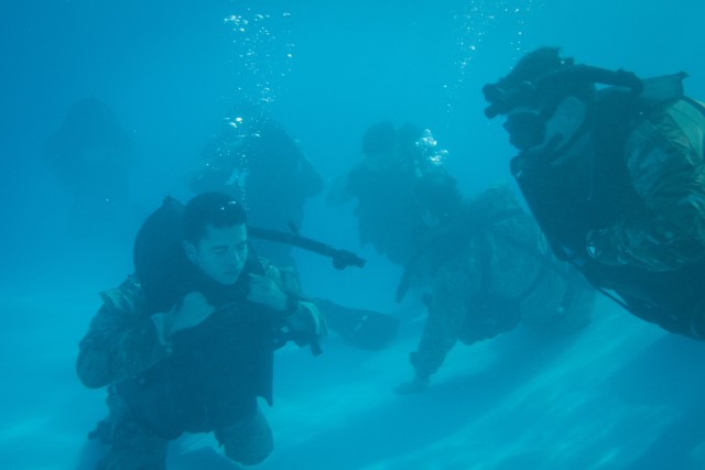 Special Forces Soldiers Conduct Scuba Re-certification