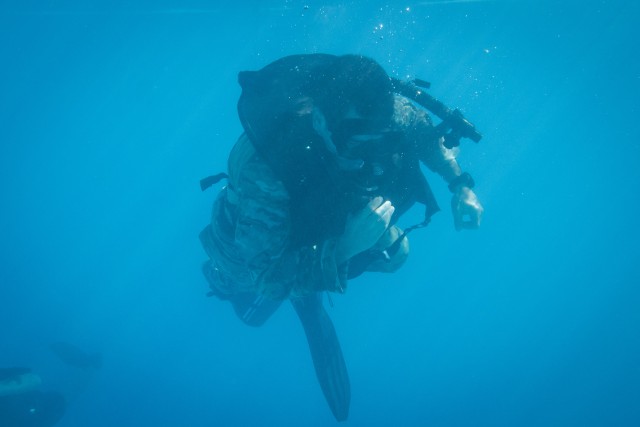 Special Forces Soldiers Conduct Scuba Re-certification