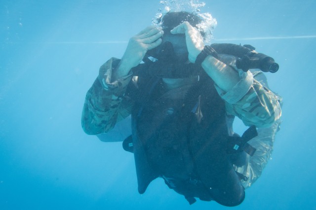 Special Forces Soldiers Conduct Scuba Re-certification