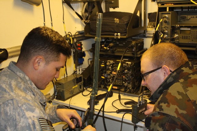 US, Slovenian signaleers train together, build interoperability