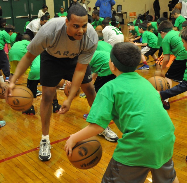 Natick Soldiers commit to serve during youth basketball program