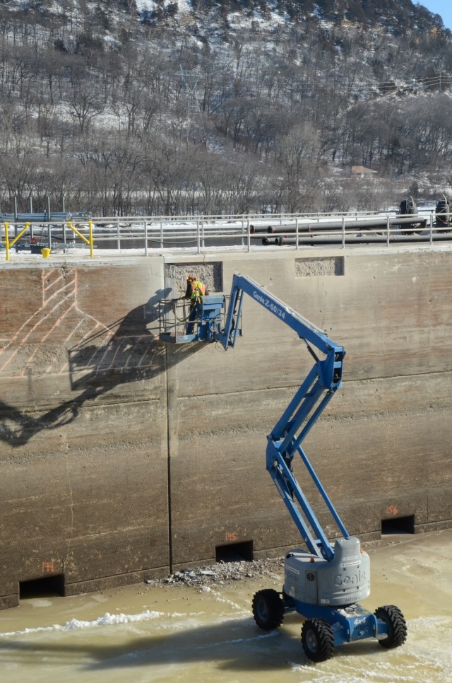 Lock and Dam 5A winter maintenance project