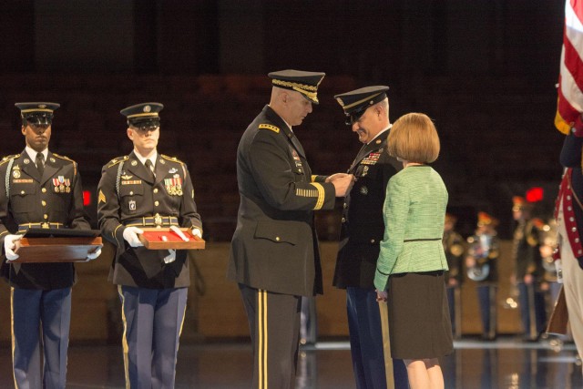 Honoring a Soldier's Soldier 14th sergeant major of the Army retires after 34-year career