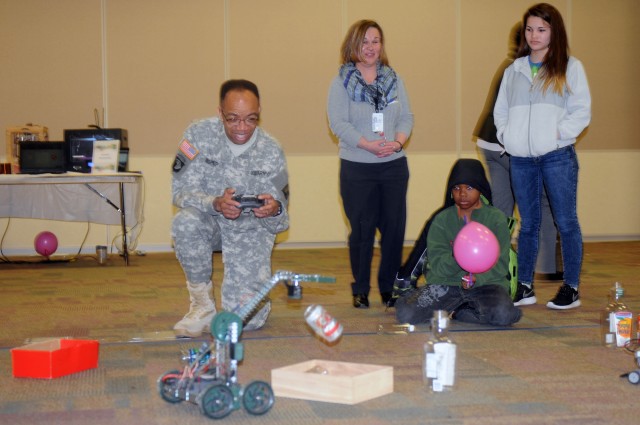 The 80th Training Command co hosts Military Maker Festival,  helps strengthen military families through creativity and science