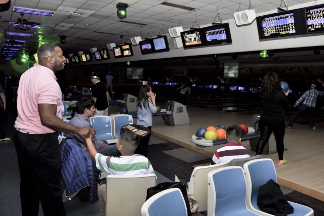 Yongsan Lanes 'Cosmic bowling' strikes in New Year