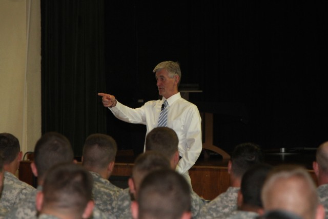 McHugh visits Soldiers at Joint Task Force Guantanamo