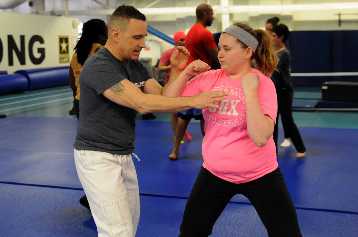 Asc Combatives Instructor Teaches Women Self Defense Article The United States Army