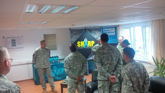 Army Europe commander visits Kaiserslautern military community, conducts leadership development