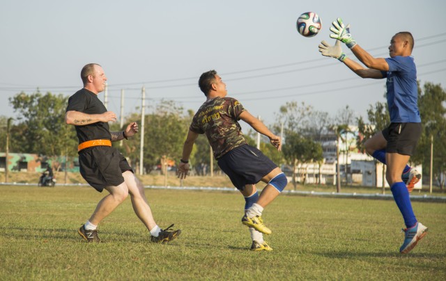 US, Thai Soldiers build camaraderie through sports and fitness