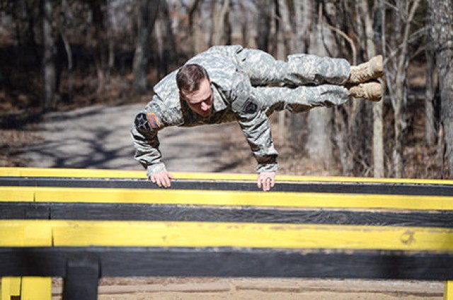 Wingin' It: Video series documents Air Assault School obstacle course