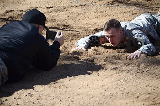 Wingin' It: Video series documents Air Assault School obstacle course