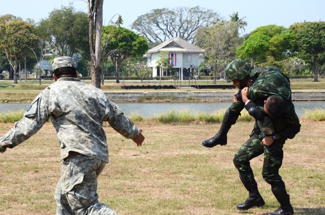 US Army medics; Royal Thai Soldiers conduct medical training