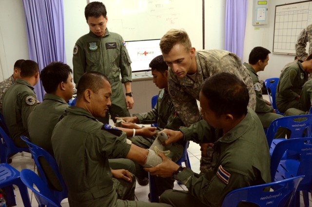 25th CAB Soldiers; Royal Thai Army Conduct MEDEVAC and Maintenance Training