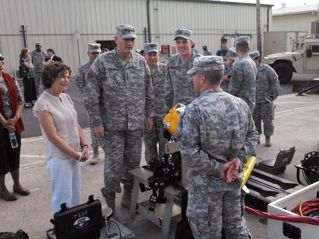 Odierno visits commands, Soldiers throughout U.S. Army Pacific