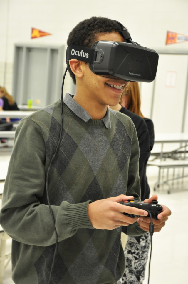 Student tries 3D goggles at Fort Knox