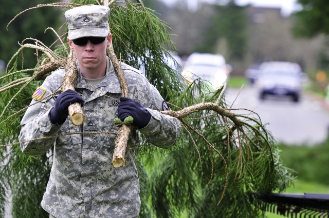 JBLM Soldiers help clean up local elementary school campus