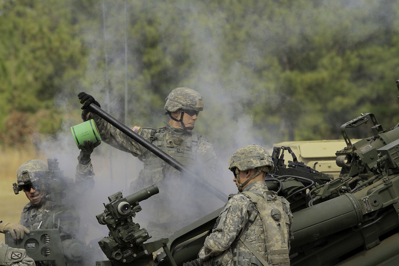 2-15-field-artillery-troops-lay-down-fire-at-jrtc-article-the